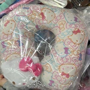 Hello Kitty neck rest
